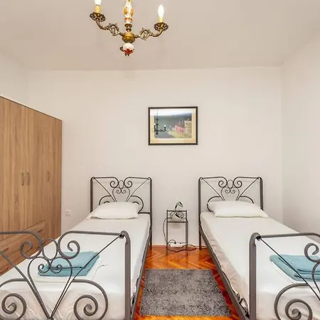 Art Gruz Apartment *